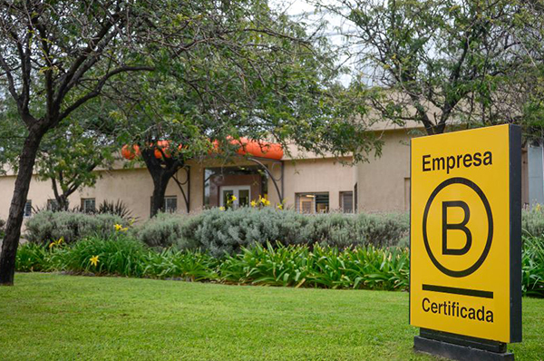 Porta, empresa certificada como Empresa B, destacando su impacto positivo